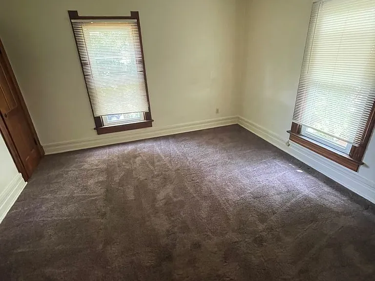 310 E Merry St — Photo 5