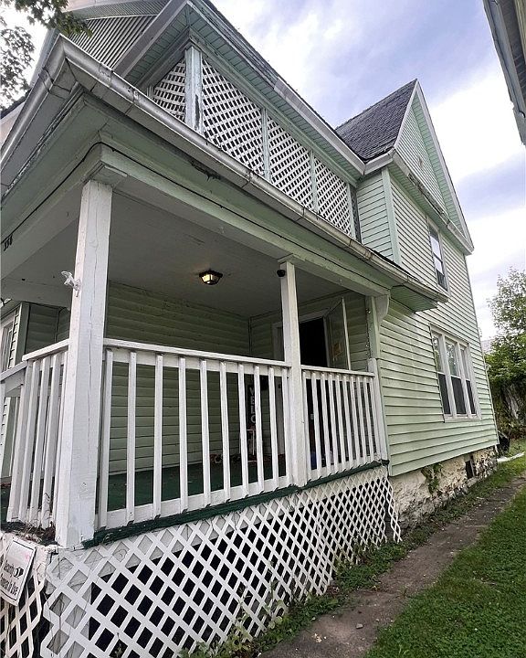 2nd image of 358 W 2nd St