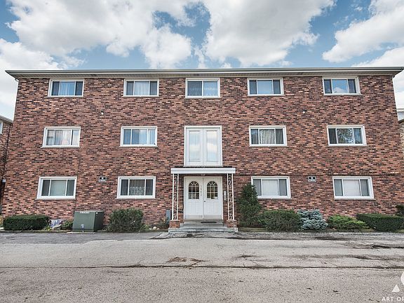 3rd image of 5842 W 76th Pl Unit 302