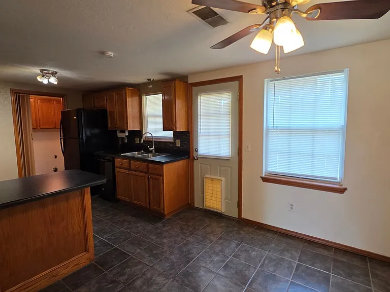 621 Stoneridge Dr — Photo 13
