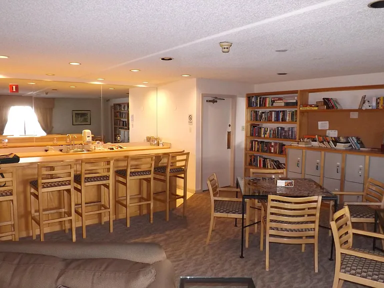 Community party room available to reserve.