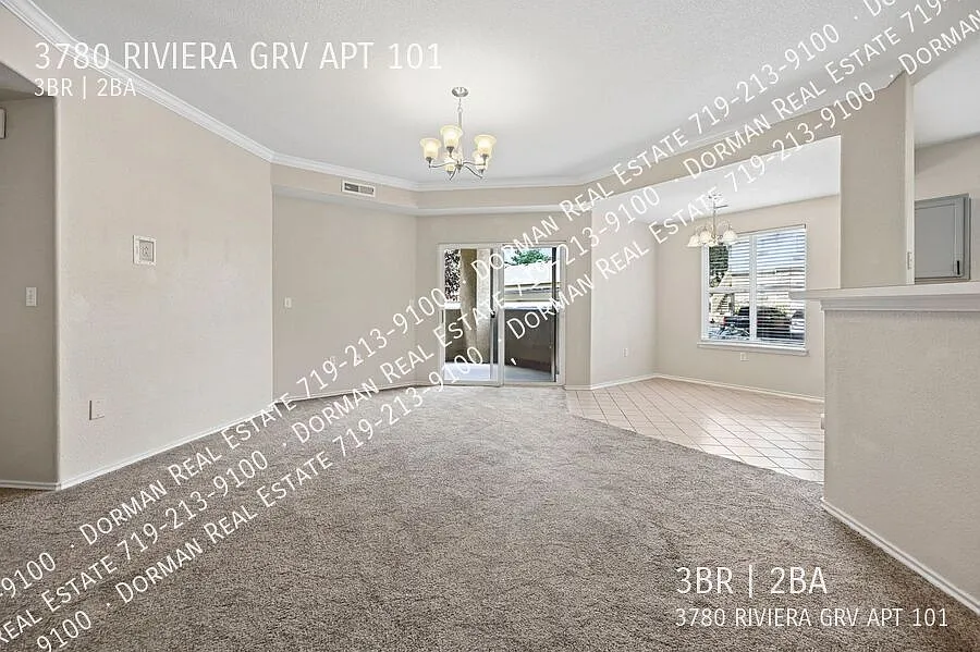 Beautifully Updated 3 Bedroom, 2 Bath in Hillsboro Condos, with Garage and Air Conditioning! — Photo 3