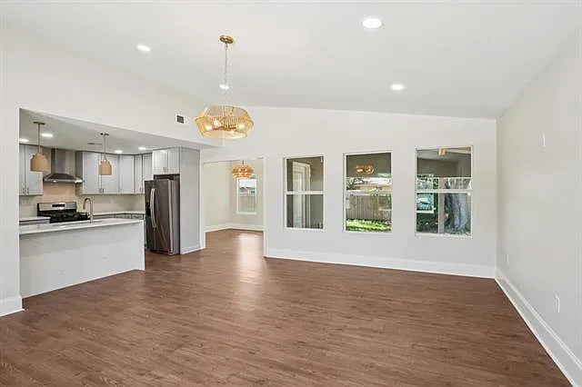3 bed, 2.0 bath, 1746 sqft, $2,500 — Photo 2