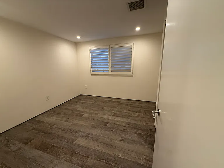 1309 S Ocean Front Walk #A — Photo 22