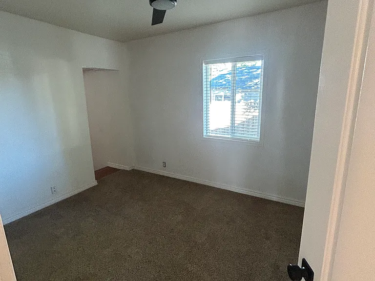 4801 W Irving St — Photo 17