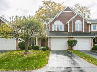 27 Eaglesfield Way, Fairport, NY 14450