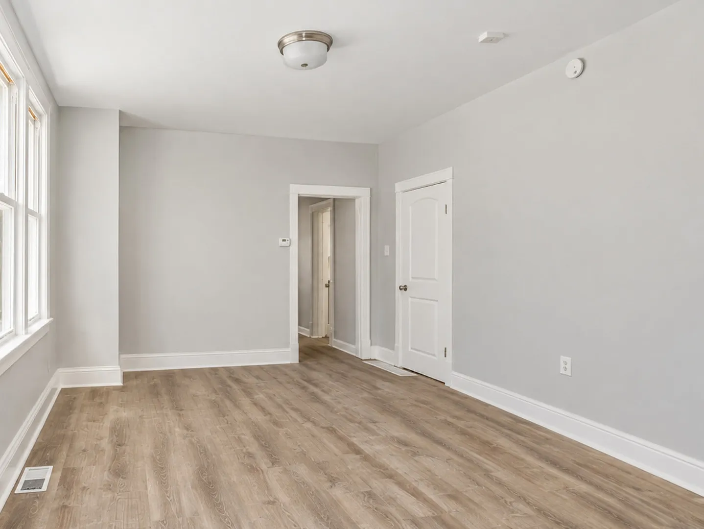 5 bed, 1200 sqft, $2,200 — Photo 3