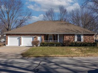 1101 SW Huntington Dr, Blue Springs, MO 64015