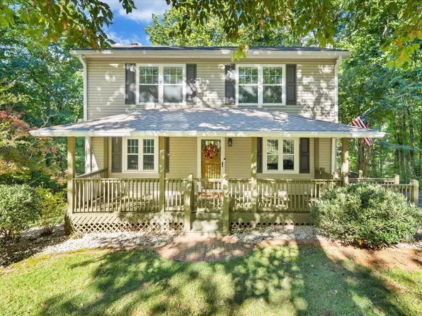 120 Cascade Dr, Vinton, VA 24179