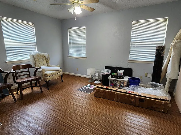 1015 S Welch St — Photo 16