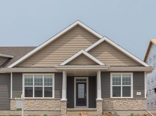 662 Hillcrest Dr, Waunakee, WI 53597