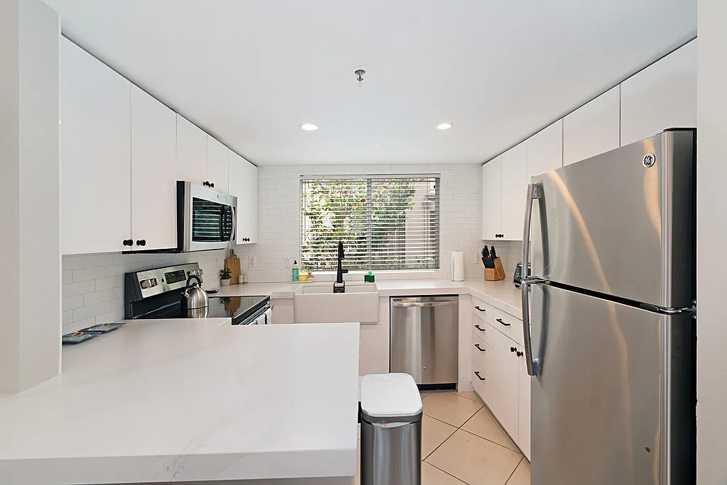 2 bed, 2.0 bath, $5,575 — Photo 4