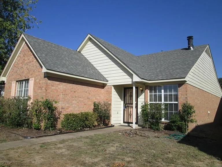 1028 We Ross Pkwy W — Photo 2