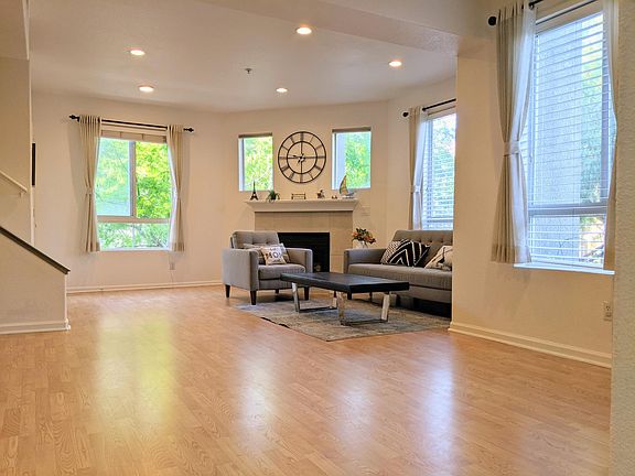 2nd image of 464 Tower Hill Ave #464
