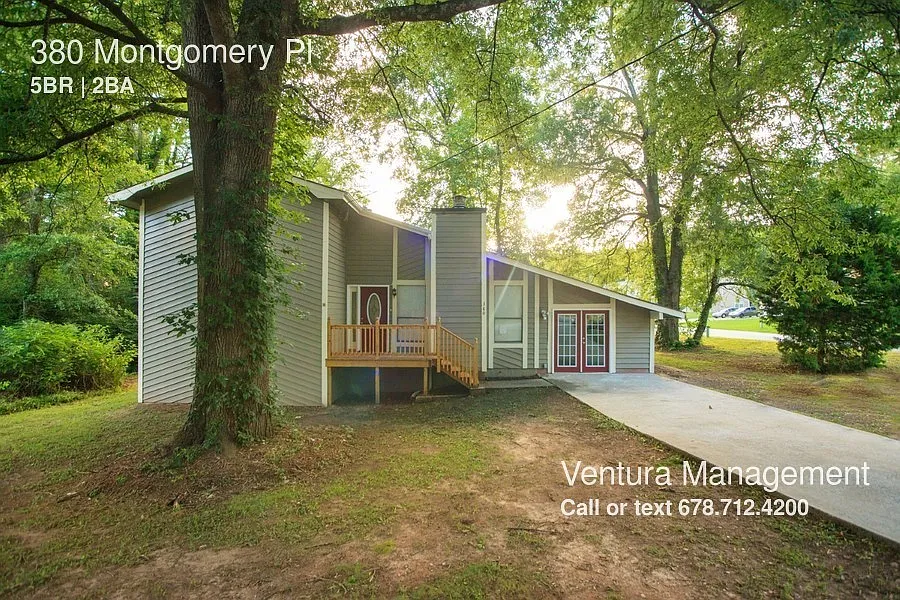 380 Montgomery Pl photo 1