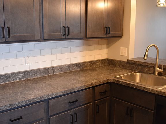 5th image of 147 Denrose Dr