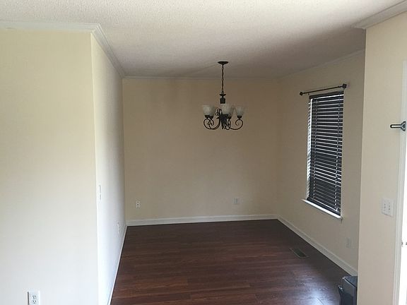 3rd image of 120 Fairfax Dr Unit B