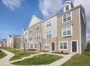 352 Autumn Ridge Cir, Pickerington, OH 43147