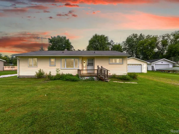 6060 Griswold Rd, Kimball, MI 48074