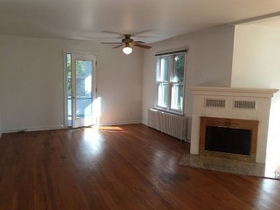 3rd image of 518 Castleview Ct