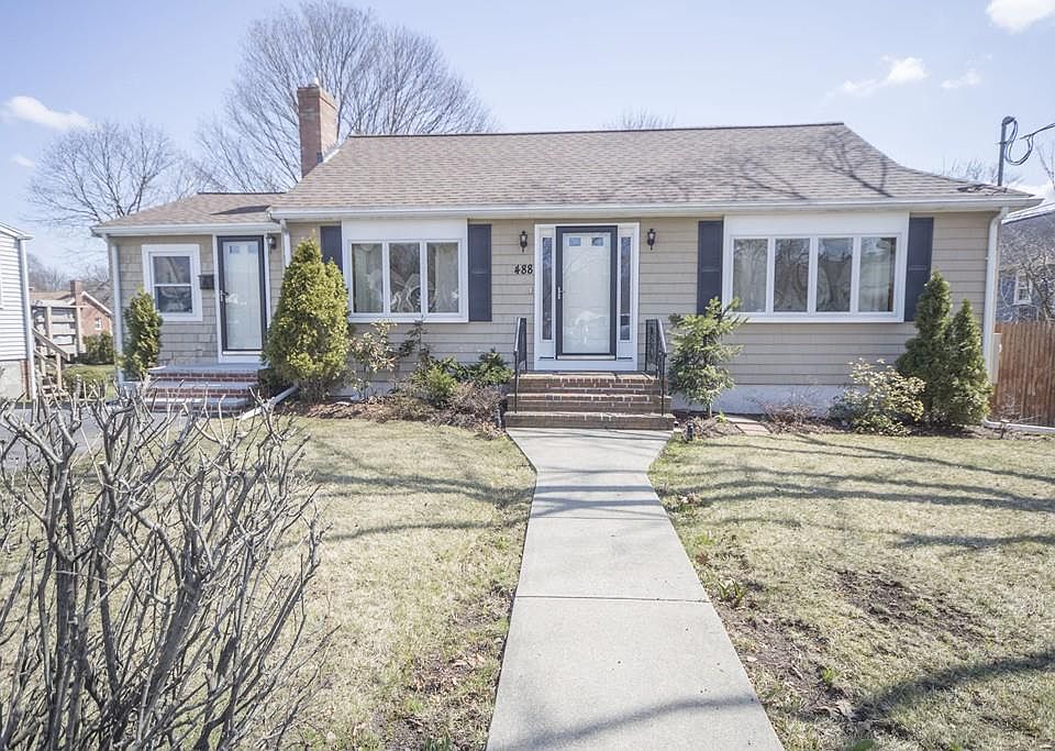 1st image of 488 Pleasant St