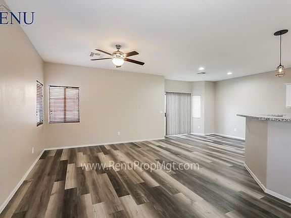3rd image of 3752 E Carisbrook Dr