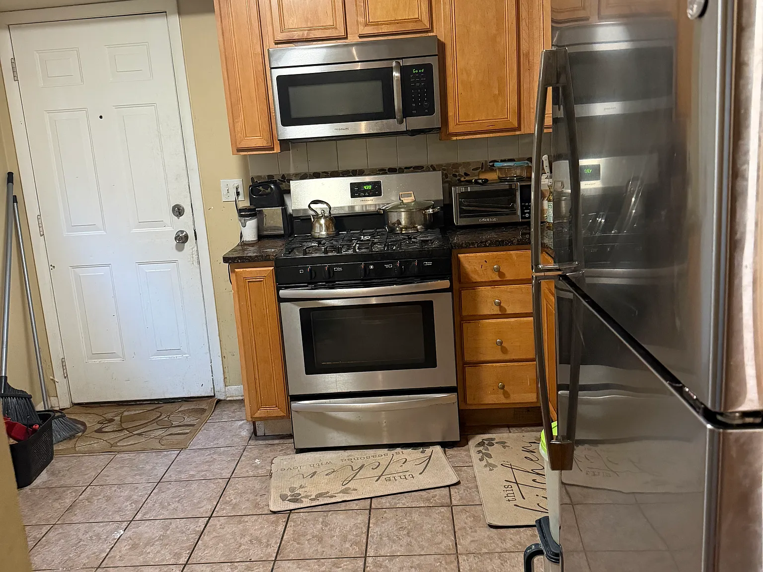 2 bed, 1300 sqft, $2,150 — Photo 3