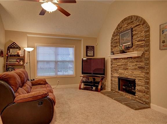 4th image of 3741 Fox Hole Dr