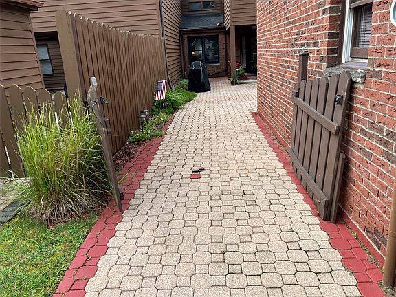3rd image of 3002 Pleasant Dr