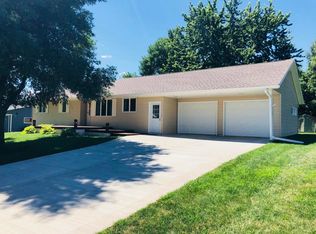 107 E 5th St, Lake Park, IA 51347