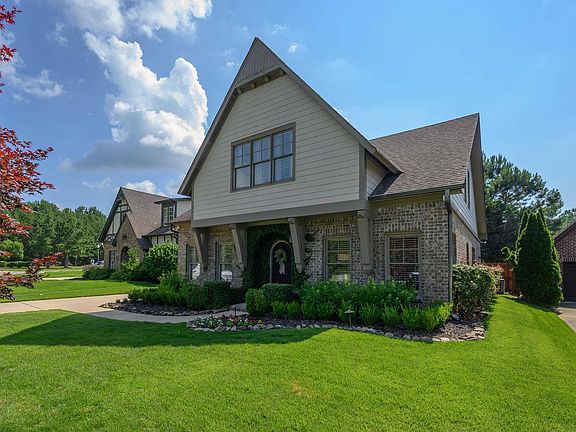 2nd image of 4677 Amberley Dr