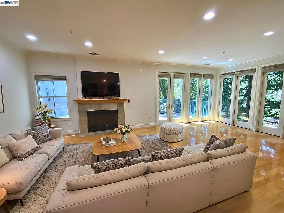 1st image of 19 Edgewood Pl
