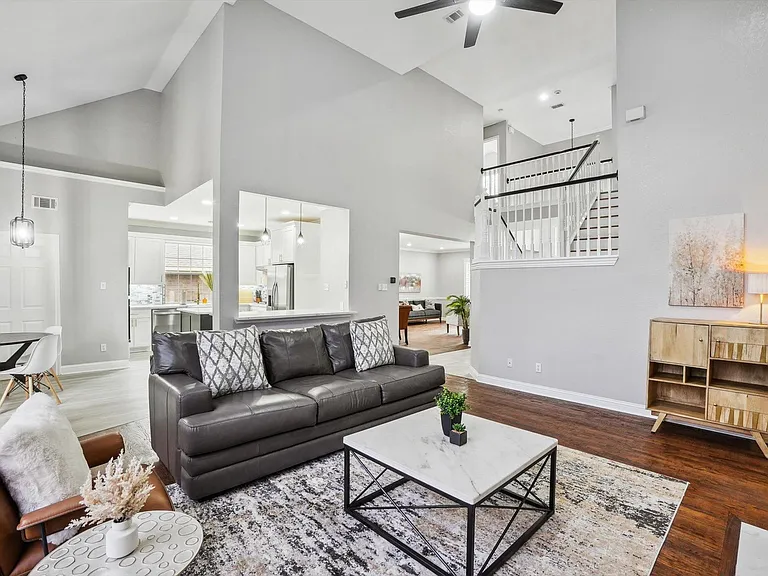 2401 Scarlet Oak Dr — Photo 3