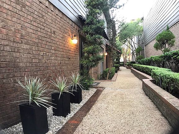 3rd image of 4104 Wycliff Ave #105