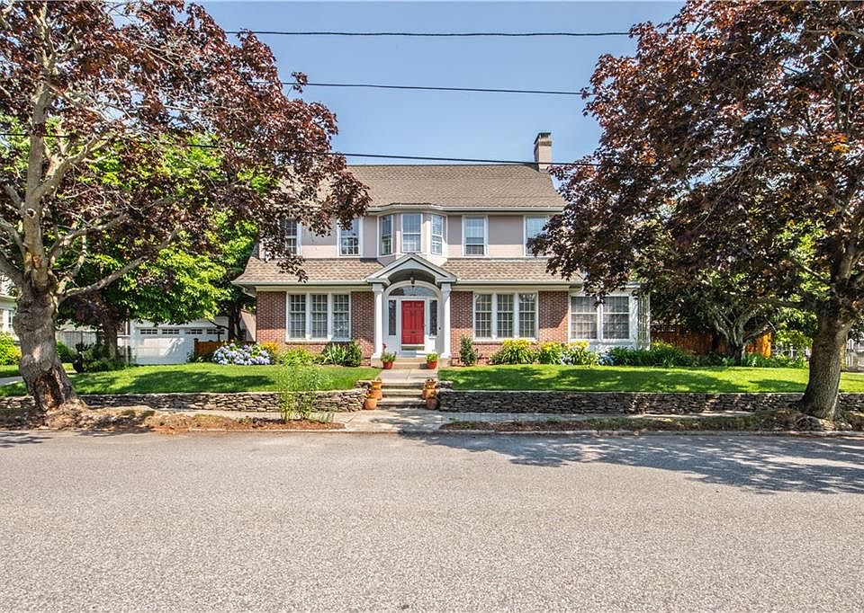 1st image of 33 Sefton Dr