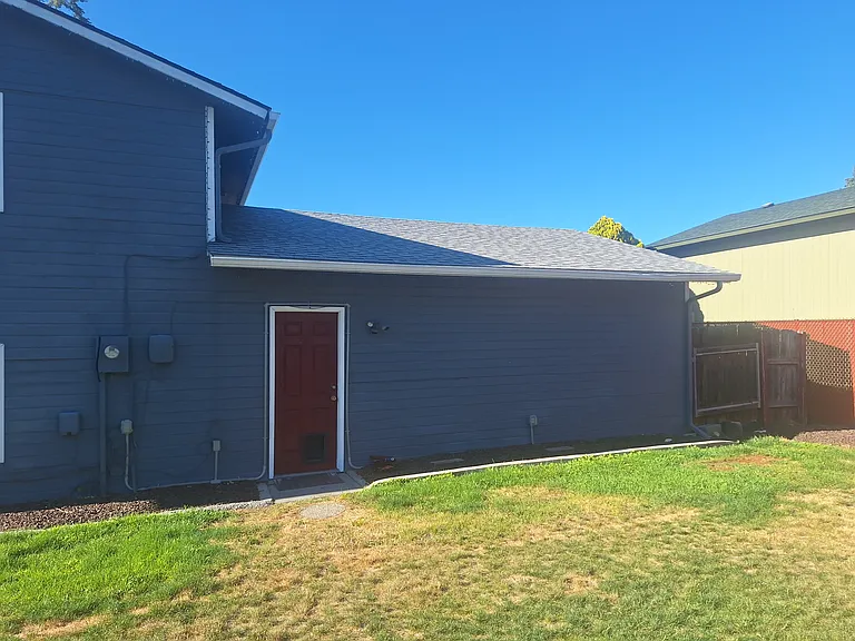 213 Sharon Ave E — Photo 10