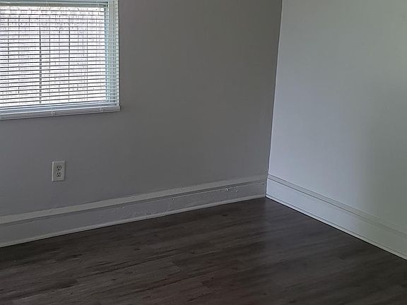 3rd image of 2547 Columbia Ave