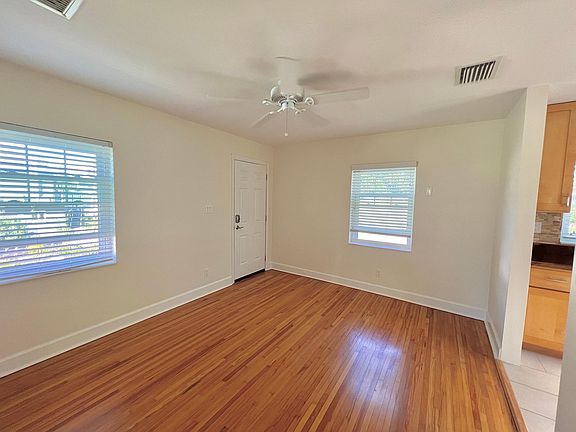 4th image of 872 14th Ave N #1/2