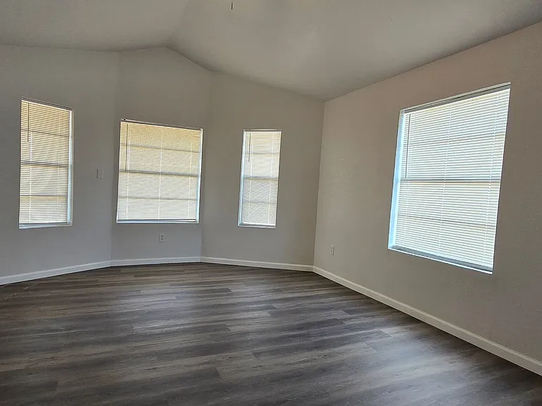 Clems Road Apartments — Photo 5