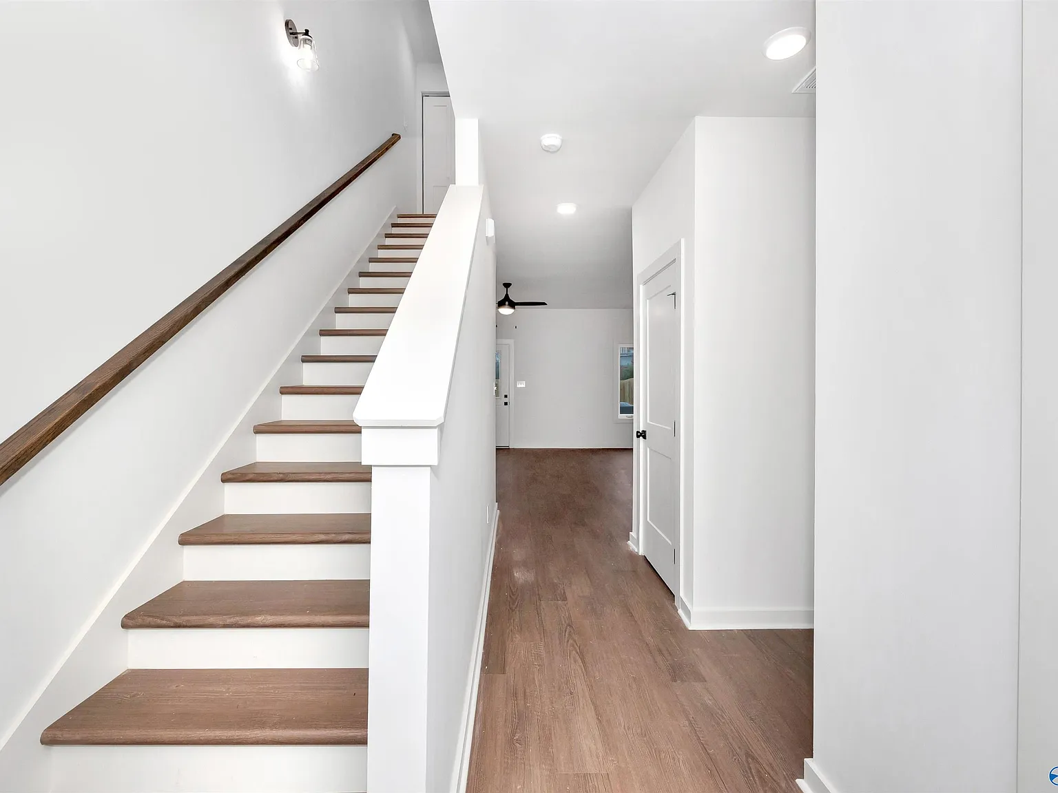 3 bed, 3.0 bath, 1579 sqft, $1,895 — Photo 4