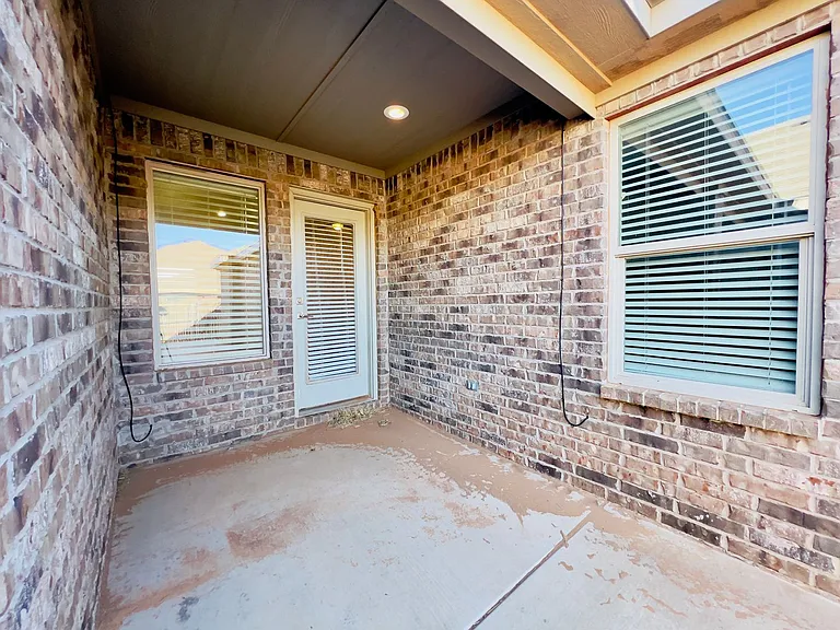 5726 Lehigh St — Photo 21