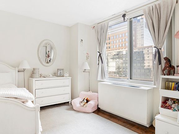 4th image of 220 E 65th St APT 4M