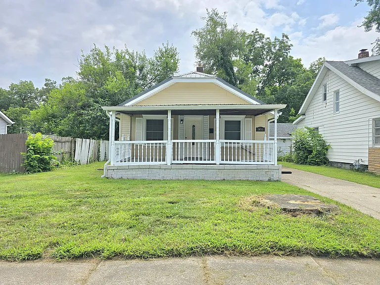 1416 Campeau St — Photo 1