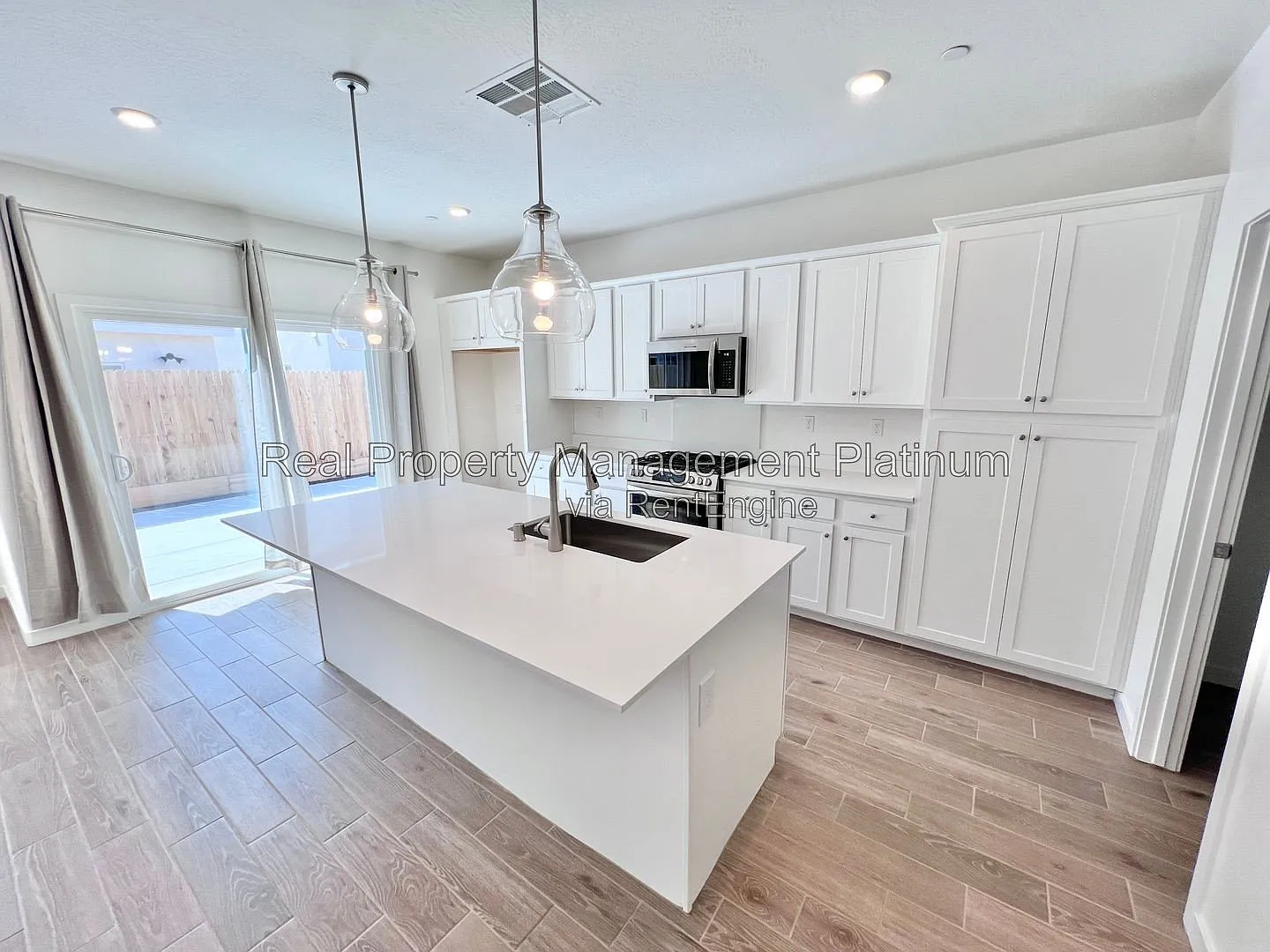 3 bed, 2.0 bath, 1635 sqft, $2,450 — Photo 3
