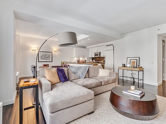 4th image of 100 W 58th St APT 4B