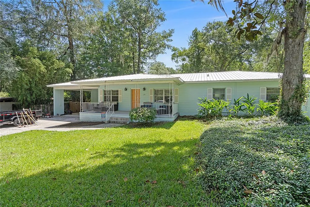 4 bed, 2.0 bath, 1996 sqft, $3,000 — Photo 2