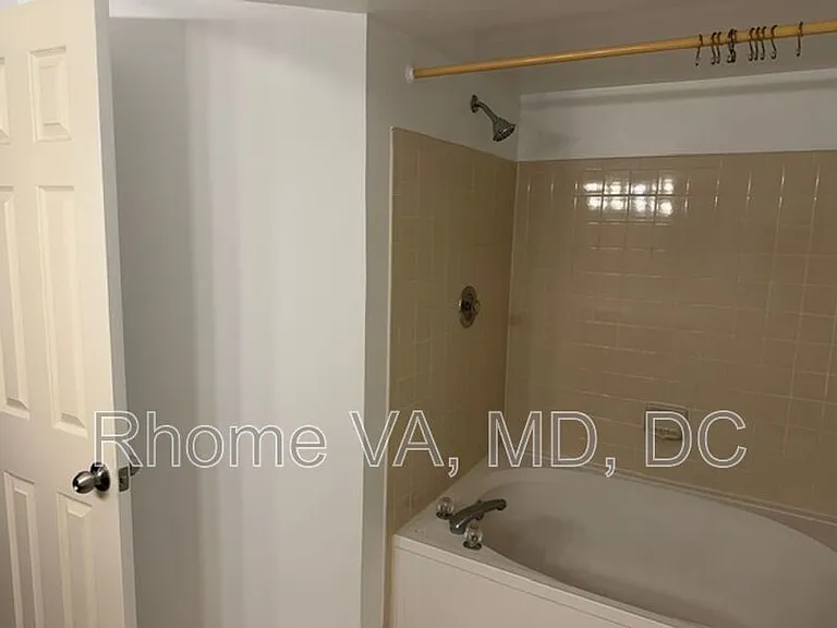 1404 Church Hill Pl — Photo 10