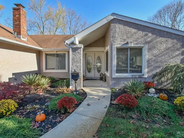 18 High Ridge Rd, Howell, NJ 07731