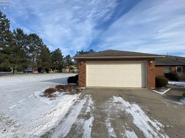 1 Wedgewood Dr, Willard, OH 44890