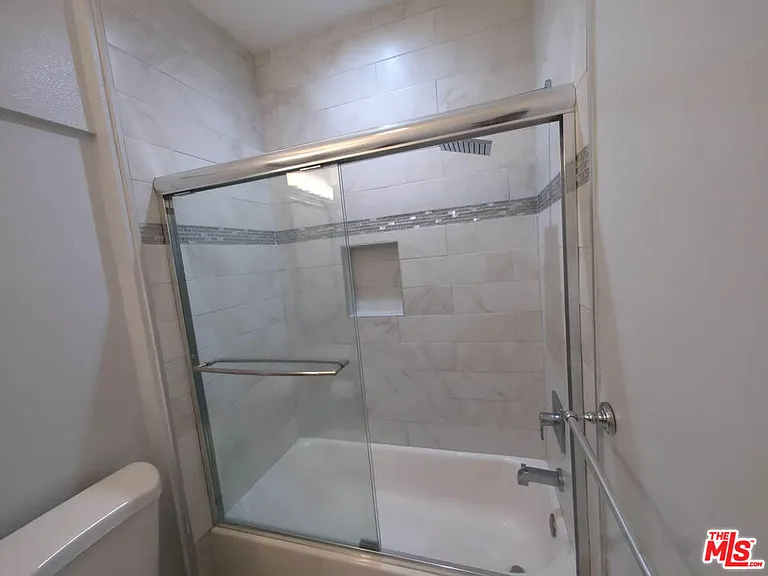 1844 Thayer Ave #102 — Photo 16